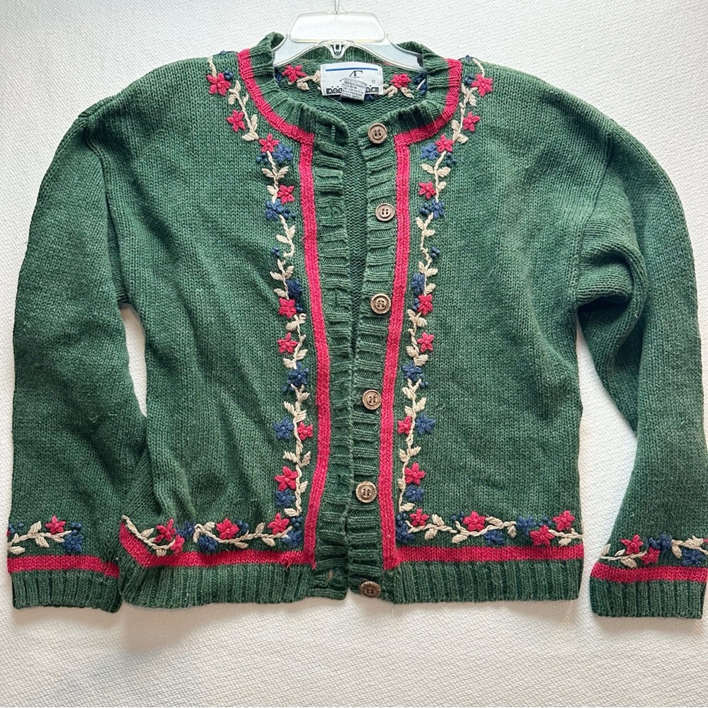 Charming Green Cardigan with Floral Accents